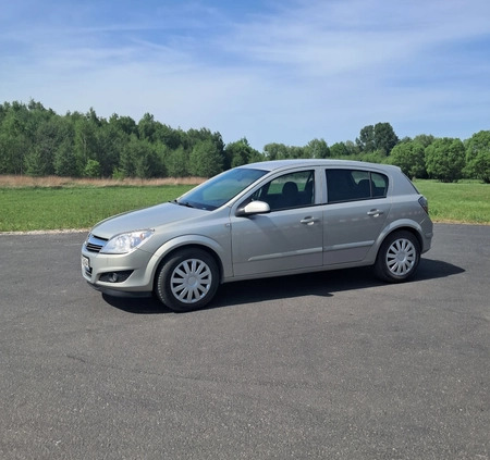 Opel Astra cena 10900 przebieg: 252400, rok produkcji 2009 z Wołomin małe 137